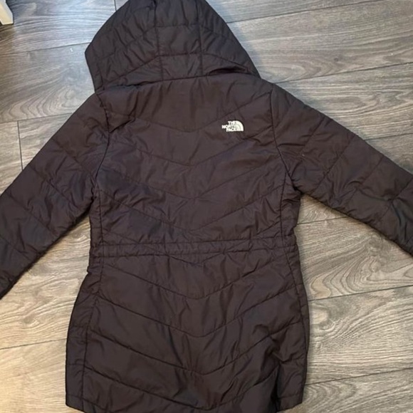 Girls North Face Winter Jacket - Picture 2 of 2